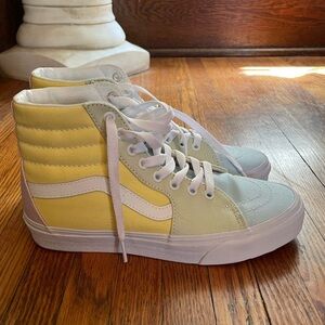 Women’s high top vans Patel rainbow like new same day shipping! Size 8